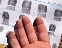 Ako dlho trvá odborníkom identifikovať zločinca podľa odtlačkov prstov Ako dlho zostávajú odtlačky prstov v chlade
